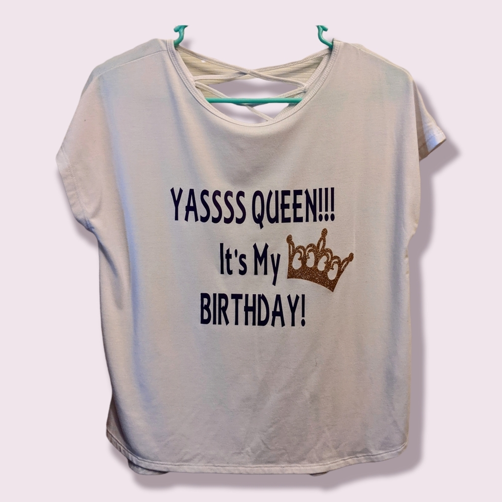 YASSSS QUEEN IT'S MY BIRTHDAY T-SHIRT SIZE 14-16